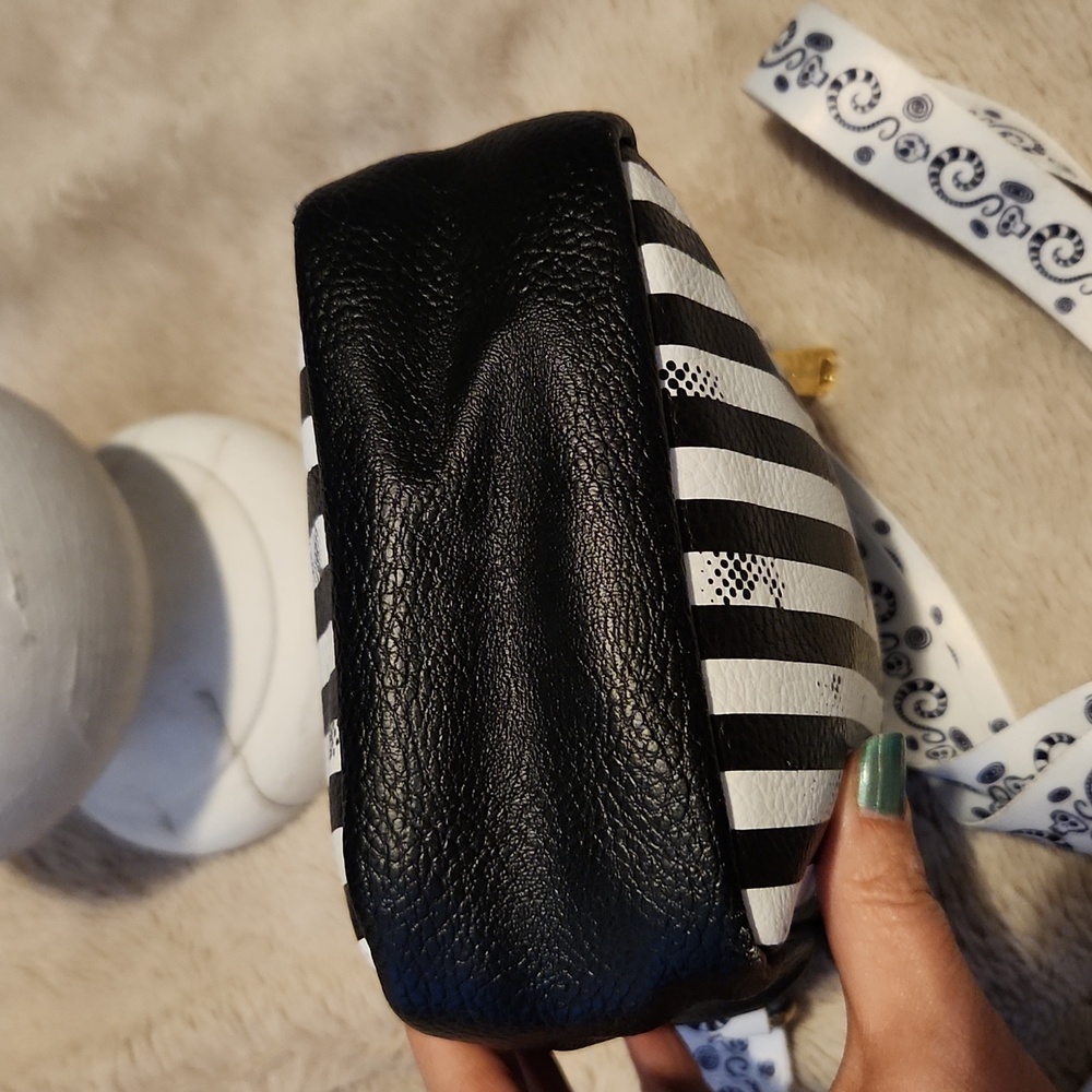 Buckle Down Beetlejuice Black & White Stripe Crossbody Bag - Picture 7 of 11